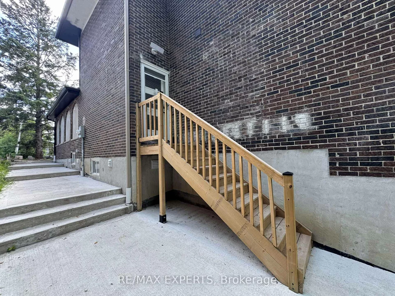 209, Ridge, Bolton West, Caledon