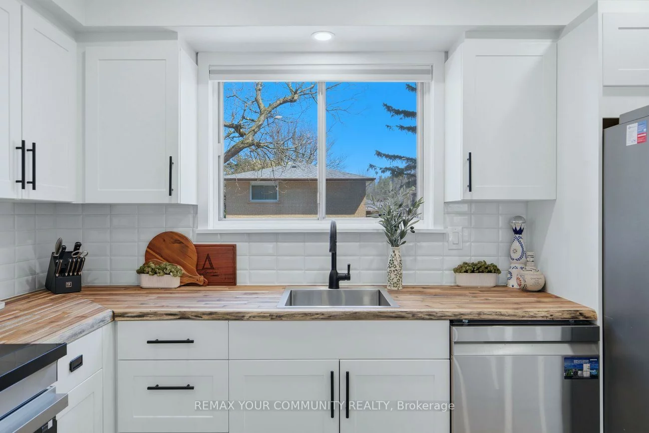 150, connaught, Bolton West, Caledon