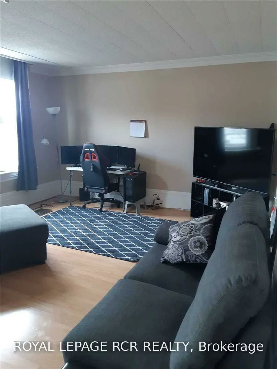 50, Queen, Bolton West, Caledon