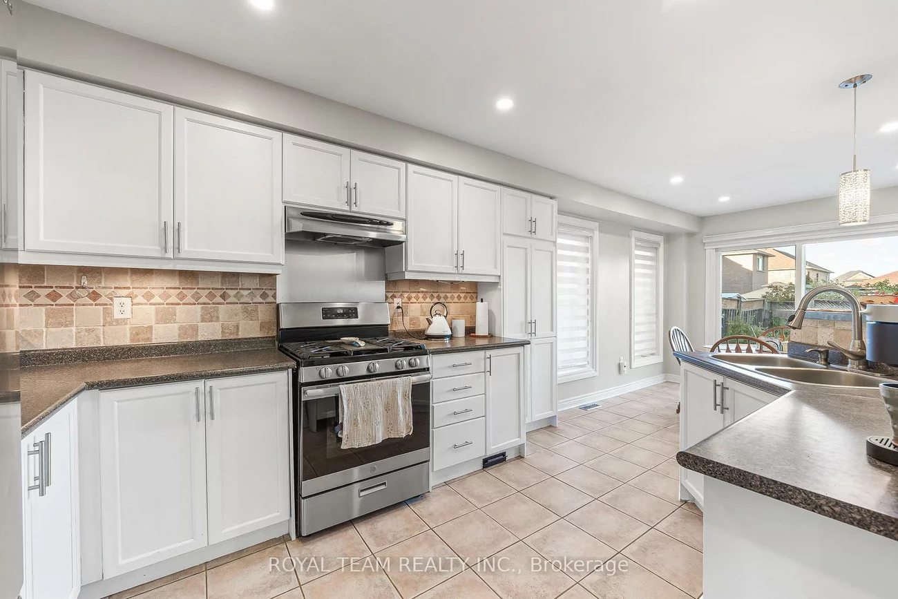 40, Emily Carr, Bolton West, Caledon