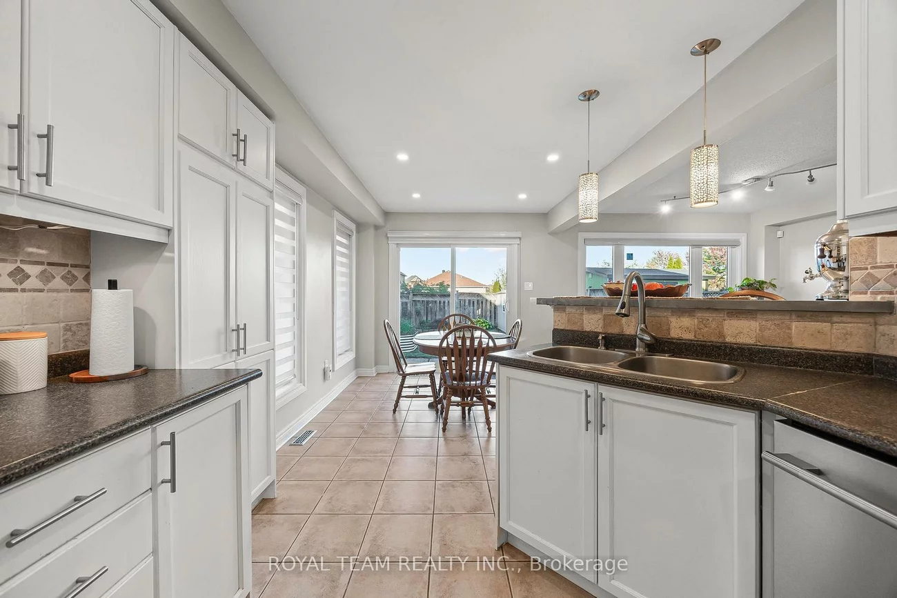 40, Emily Carr, Bolton West, Caledon