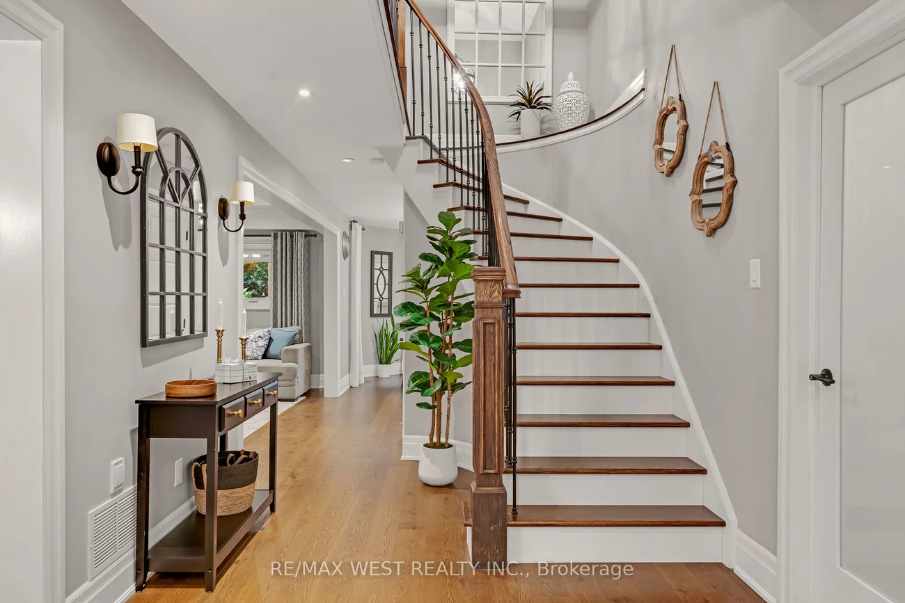 29, Sir Lancelot, Bolton East, Caledon