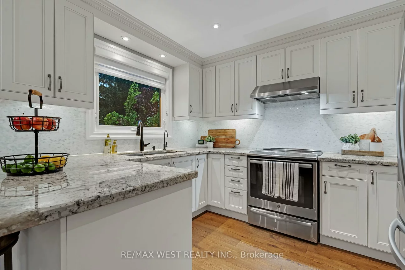 29, Sir Lancelot, Bolton East, Caledon