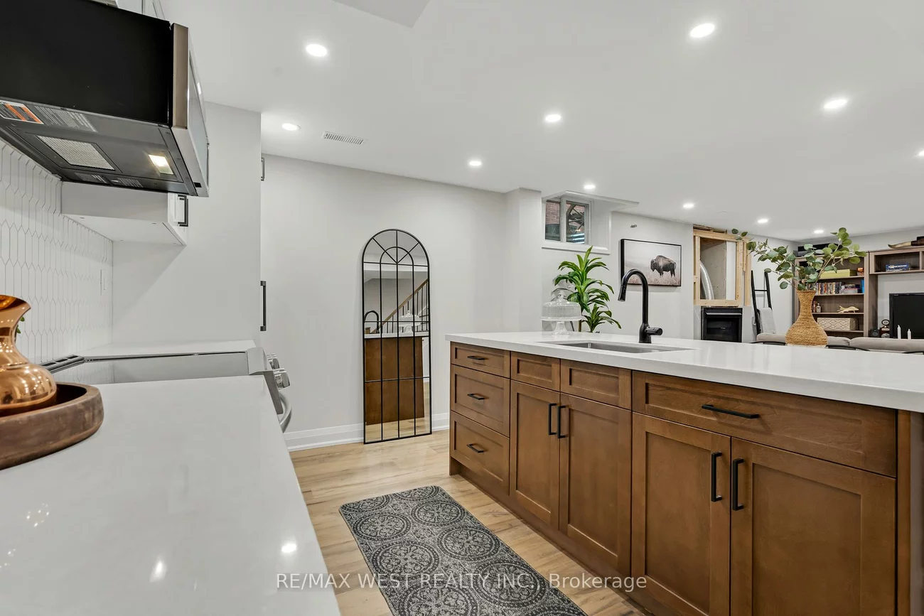 29, Sir Lancelot, Bolton East, Caledon