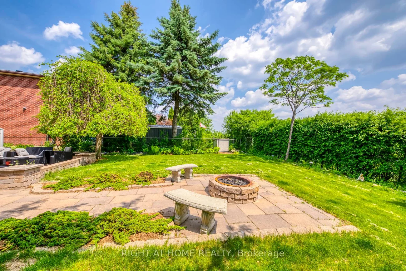 70, De Rose, Bolton West, Caledon
