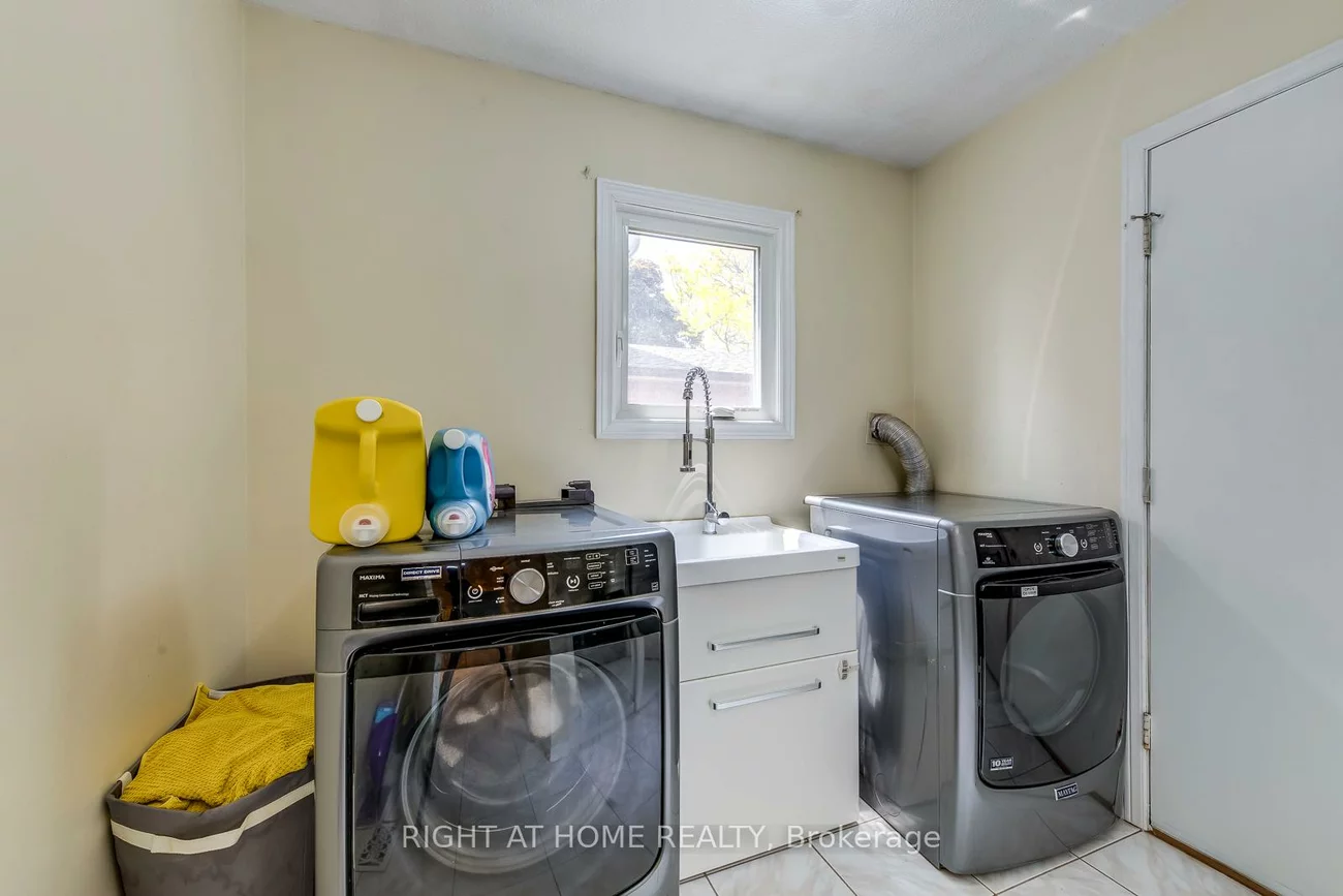 70, De Rose, Bolton West, Caledon