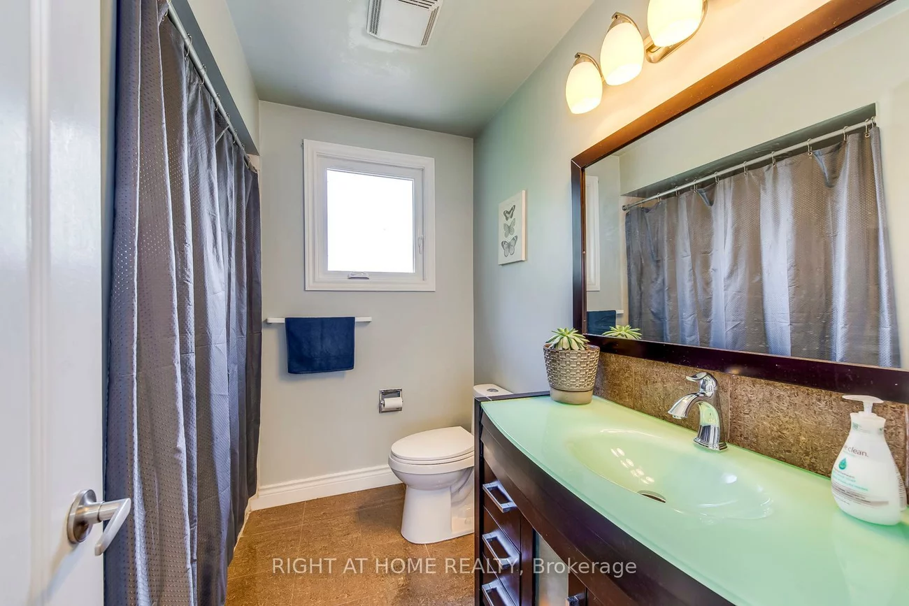 70, De Rose, Bolton West, Caledon