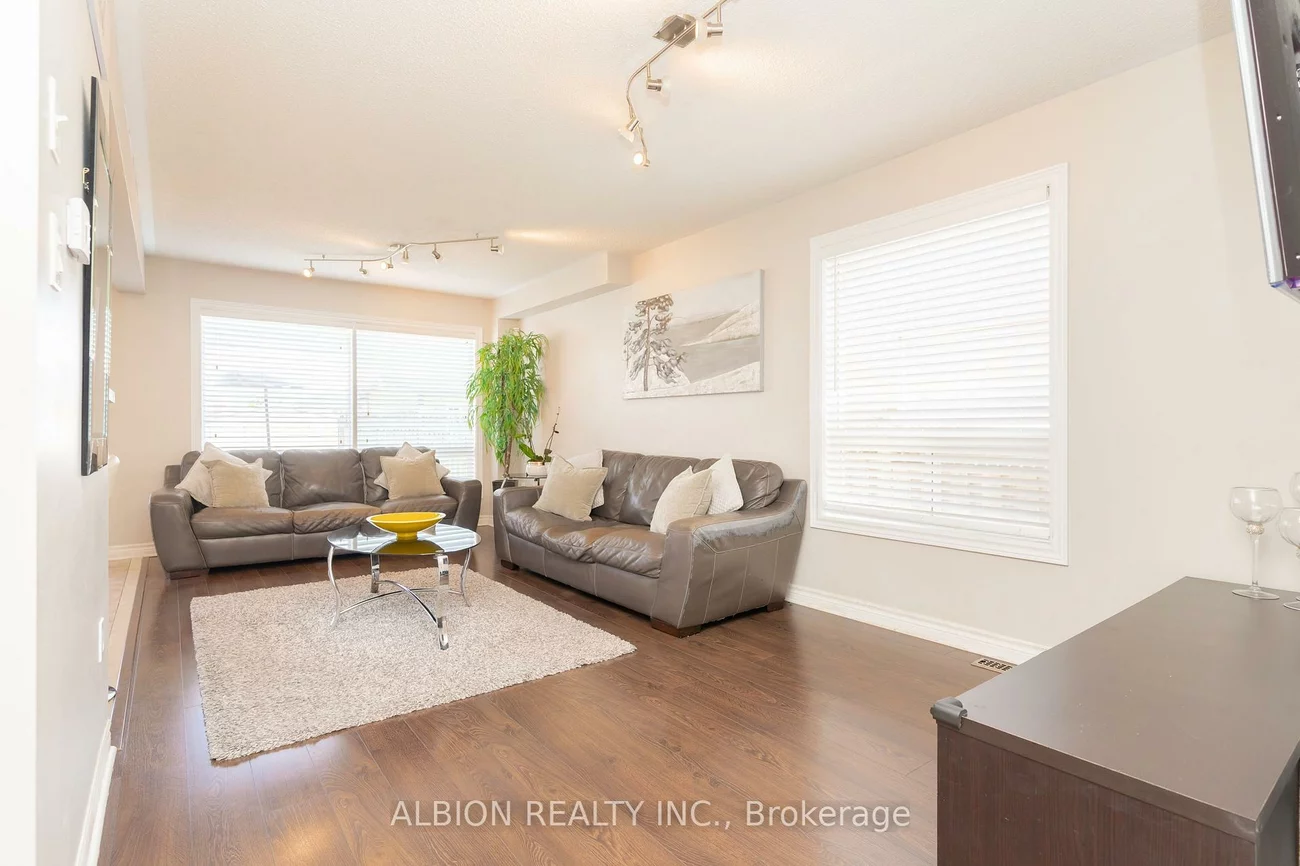 40, Emily Carr, Bolton West, Caledon