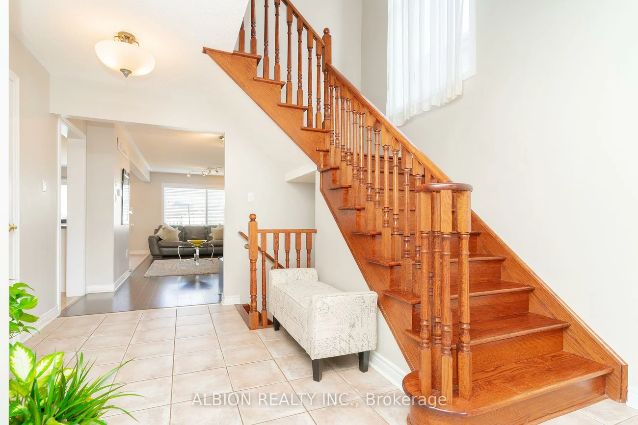 40, Emily Carr, Bolton West, Caledon