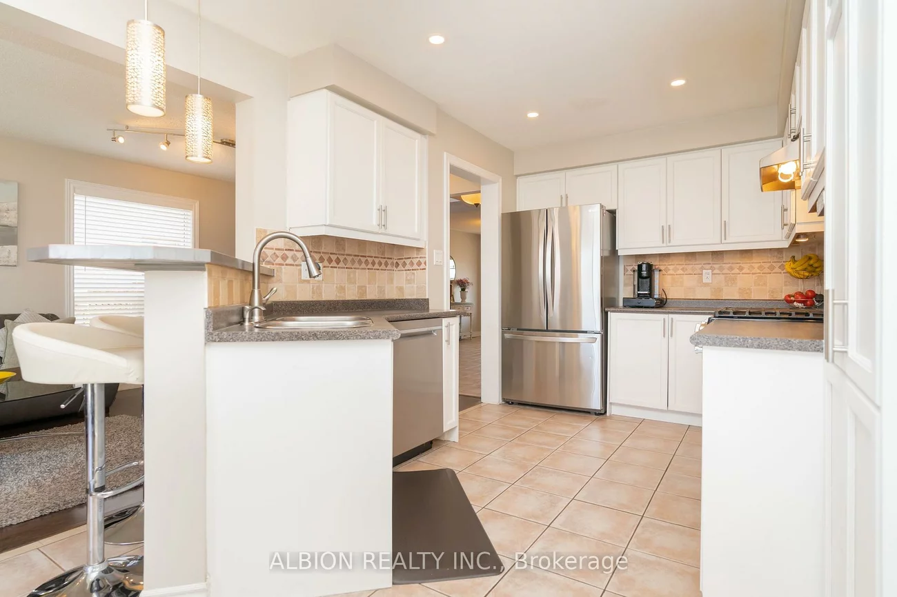 40, Emily Carr, Bolton West, Caledon