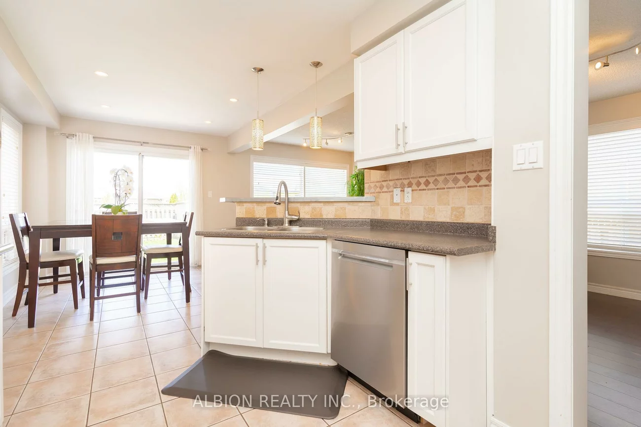 40, Emily Carr, Bolton West, Caledon