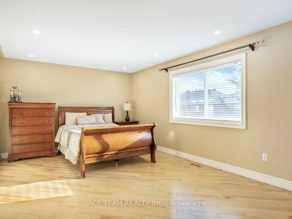 147, Hanton, Bolton East, Caledon