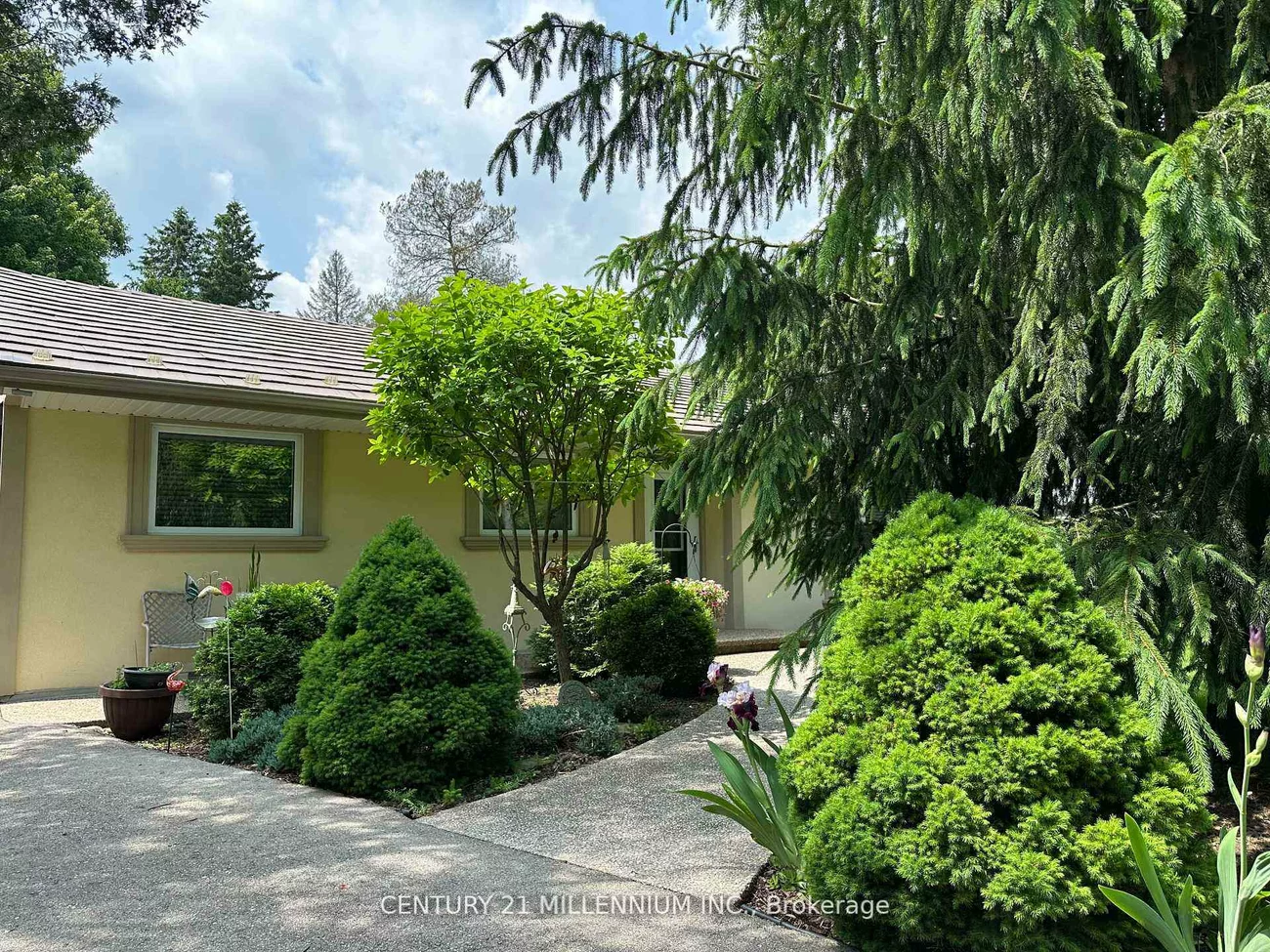 48, Credit, Cheltenham, Caledon