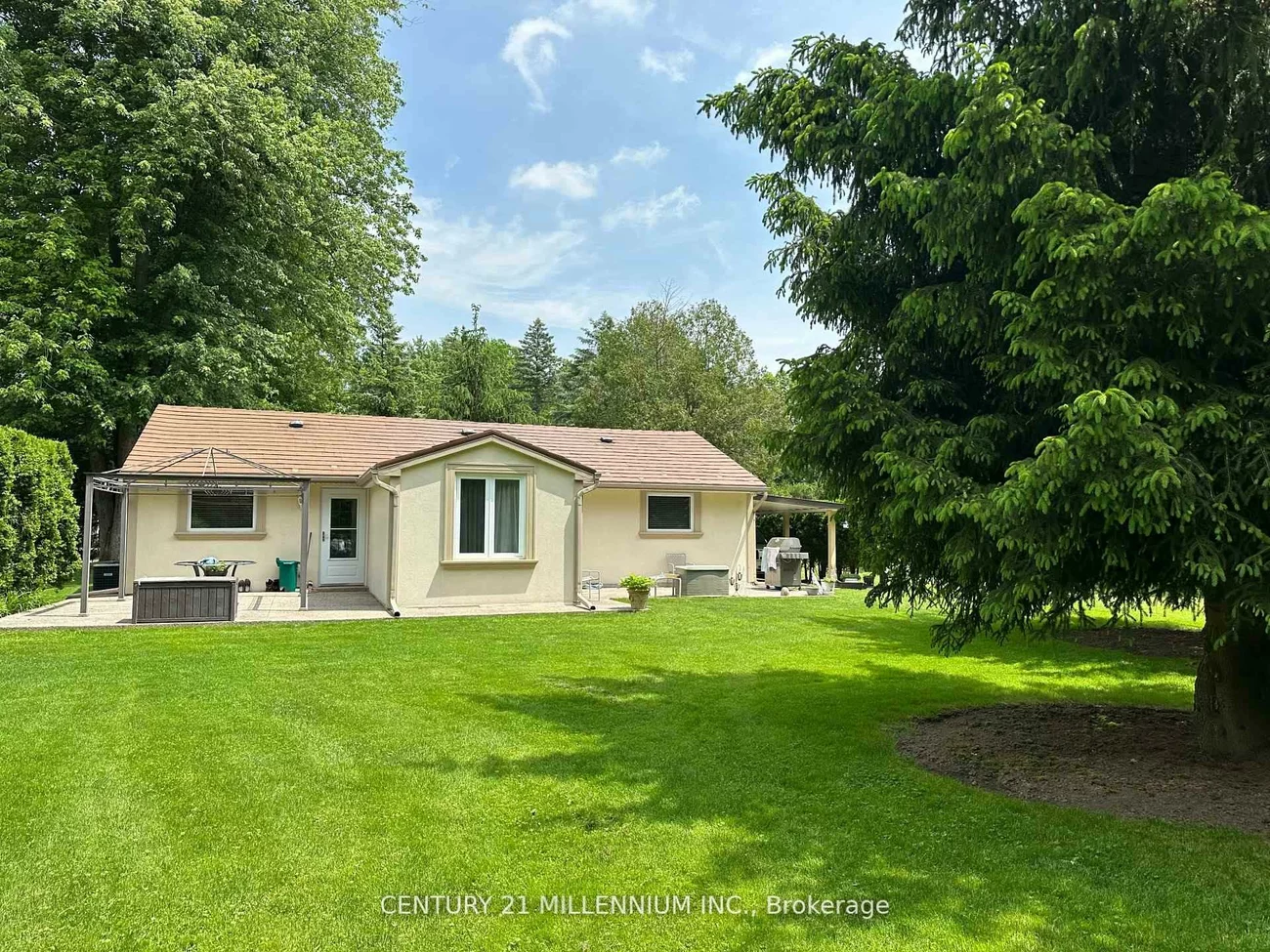 48, Credit, Cheltenham, Caledon