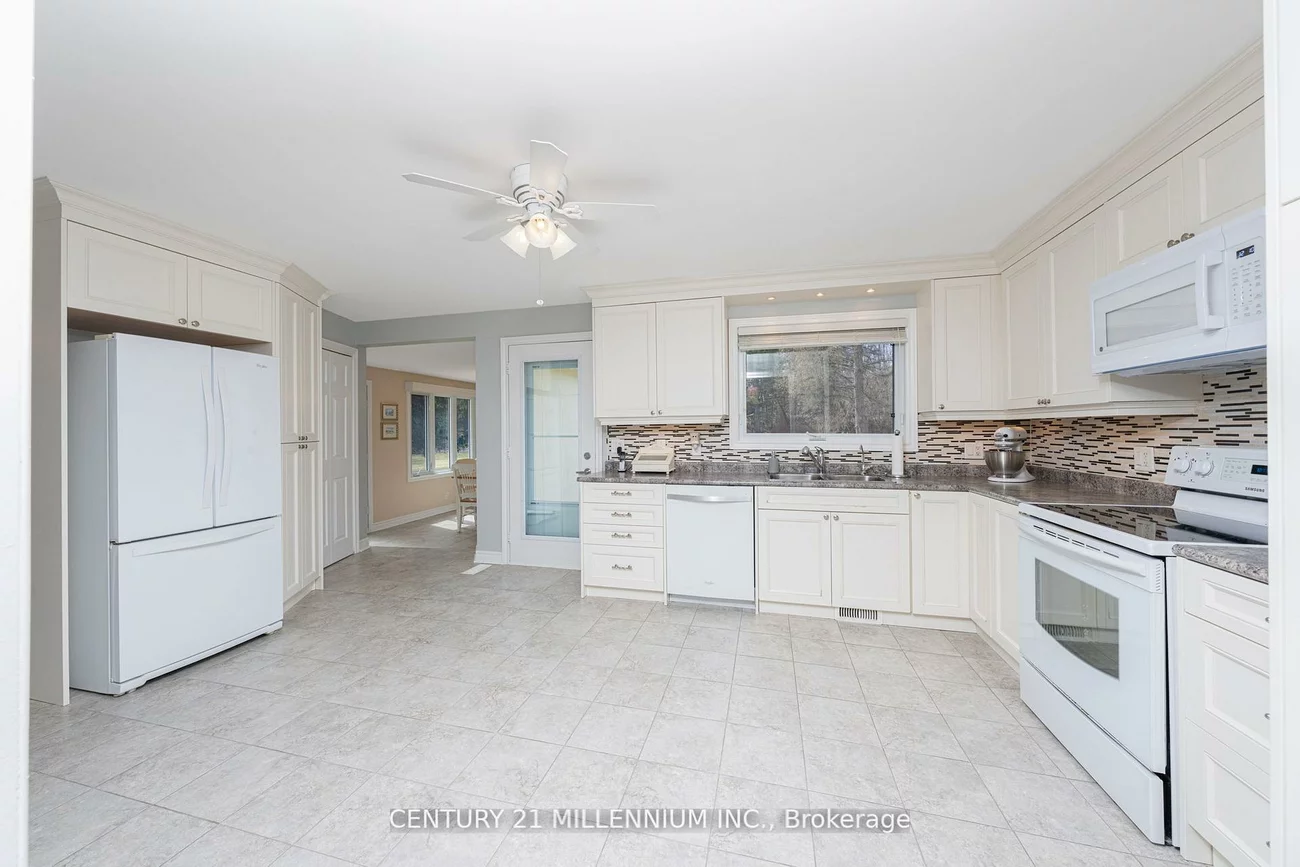 48, Credit, Cheltenham, Caledon