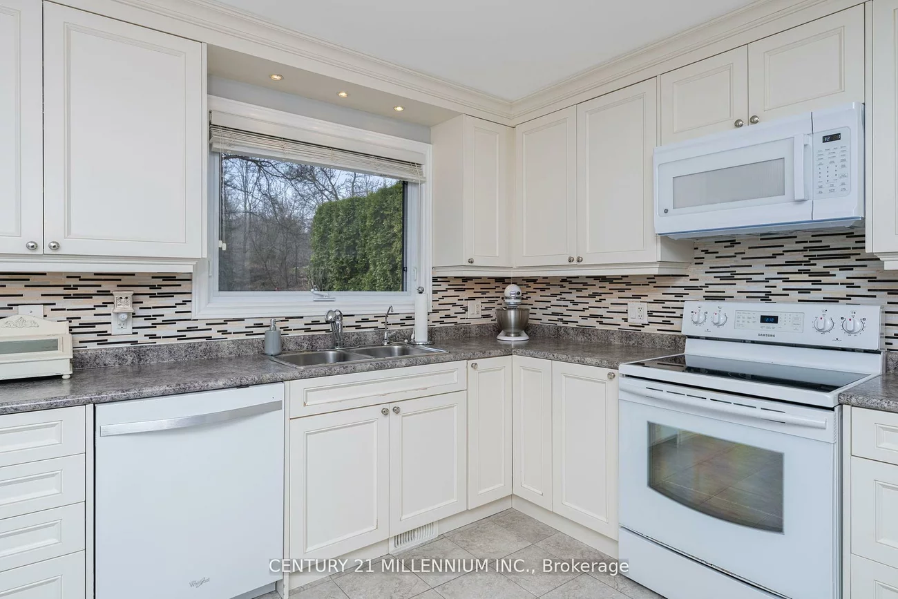 48, Credit, Cheltenham, Caledon