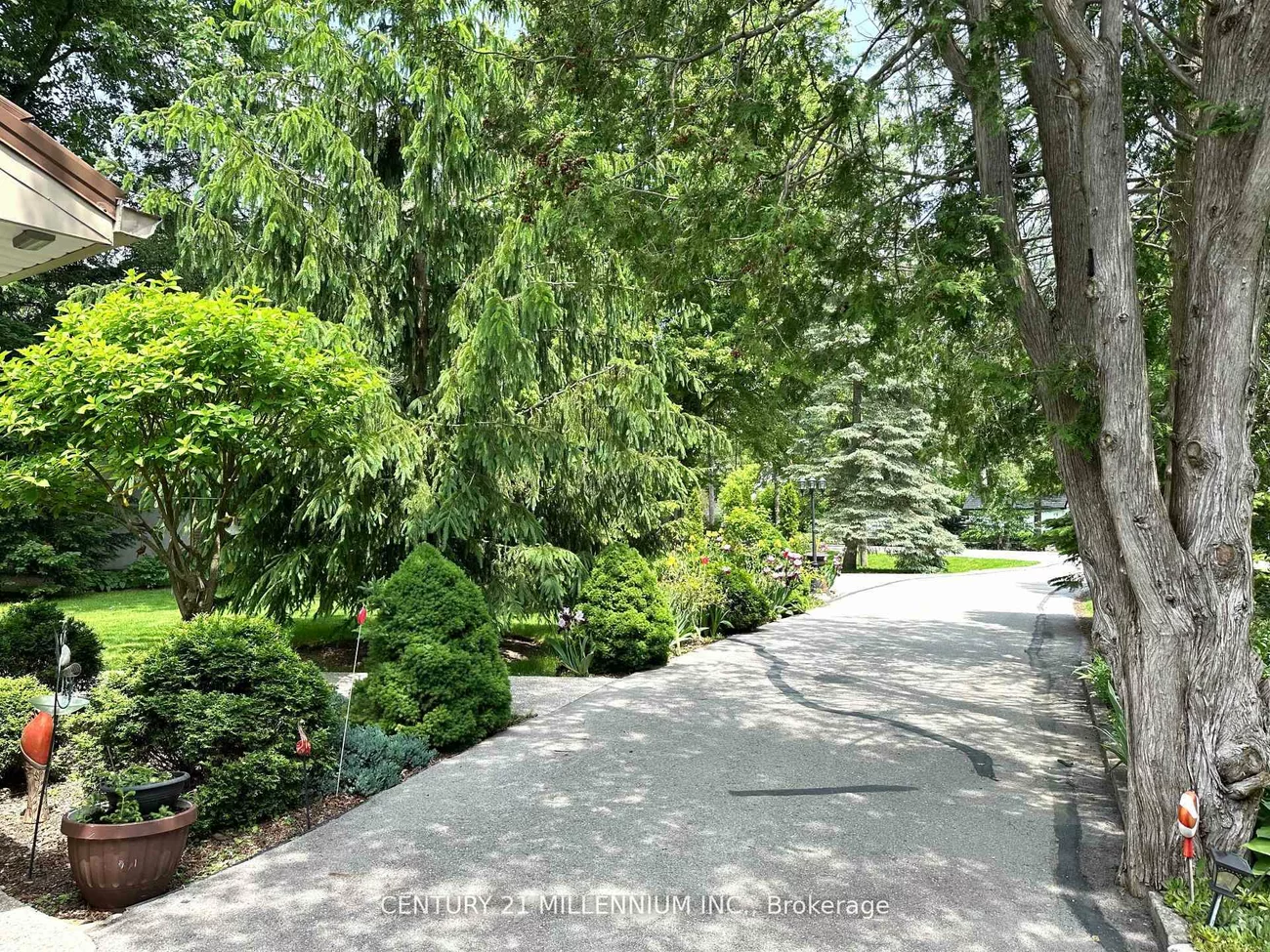 48, Credit, Cheltenham, Caledon