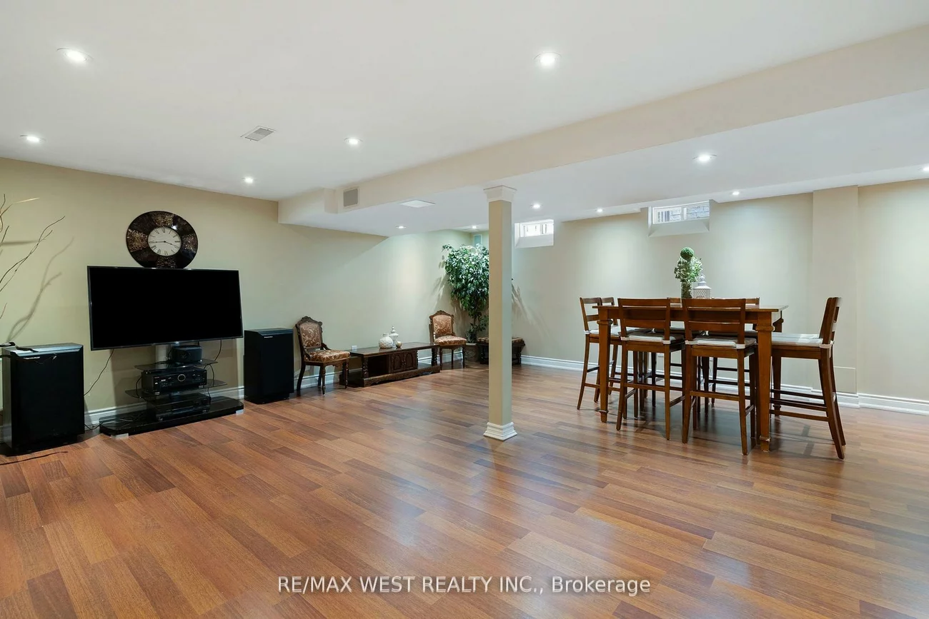 43, Humbershed, Bolton West, Caledon