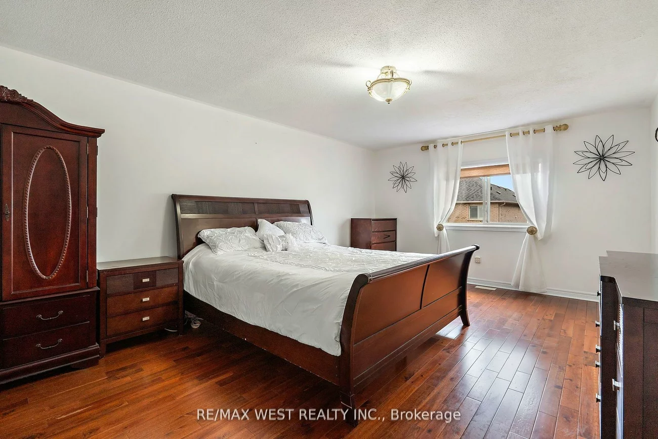 43, Humbershed, Bolton West, Caledon
