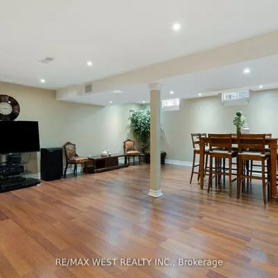 43, Humbershed, Bolton West, Caledon