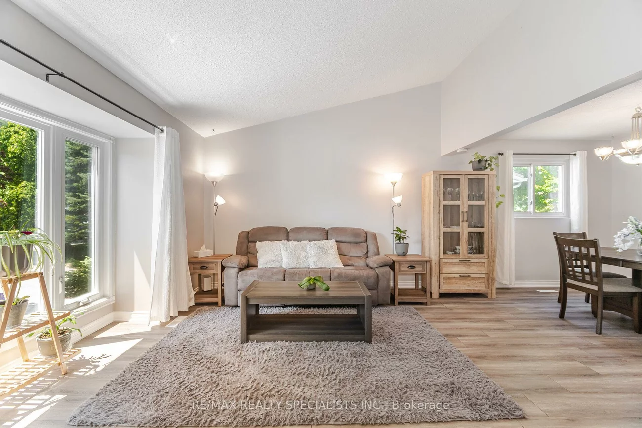 325, Kingsview, Bolton North, Caledon