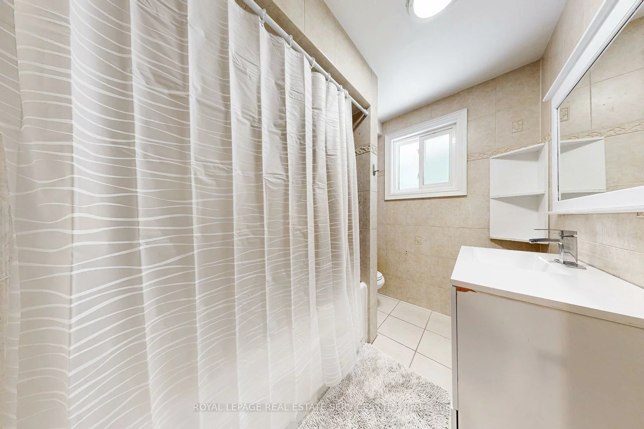 163, Connaught, Bolton West, Caledon