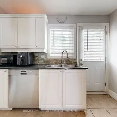 163, Connaught, Bolton West, Caledon