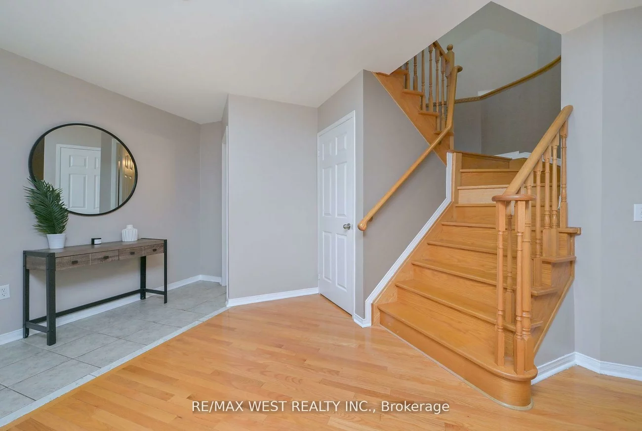 32, Crestridge, Bolton North, Caledon