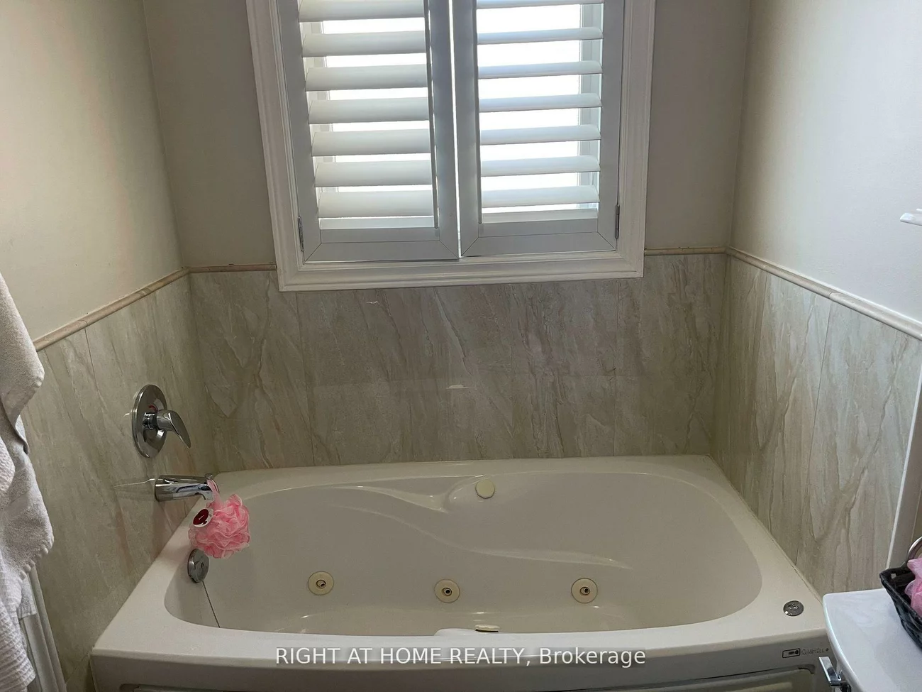 18, Archbury, Bolton East, Caledon