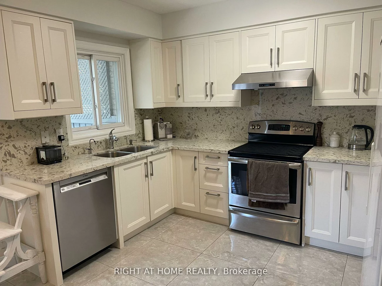 18, Archbury, Bolton East, Caledon