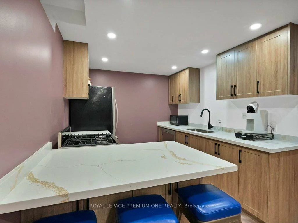 417, Kingsview, Bolton North, Caledon
