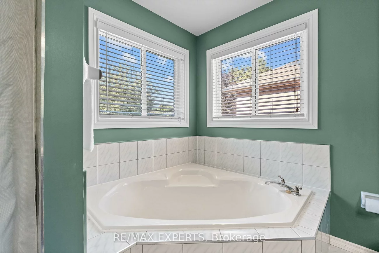 8, Strawberry Hill, Bolton East, Caledon