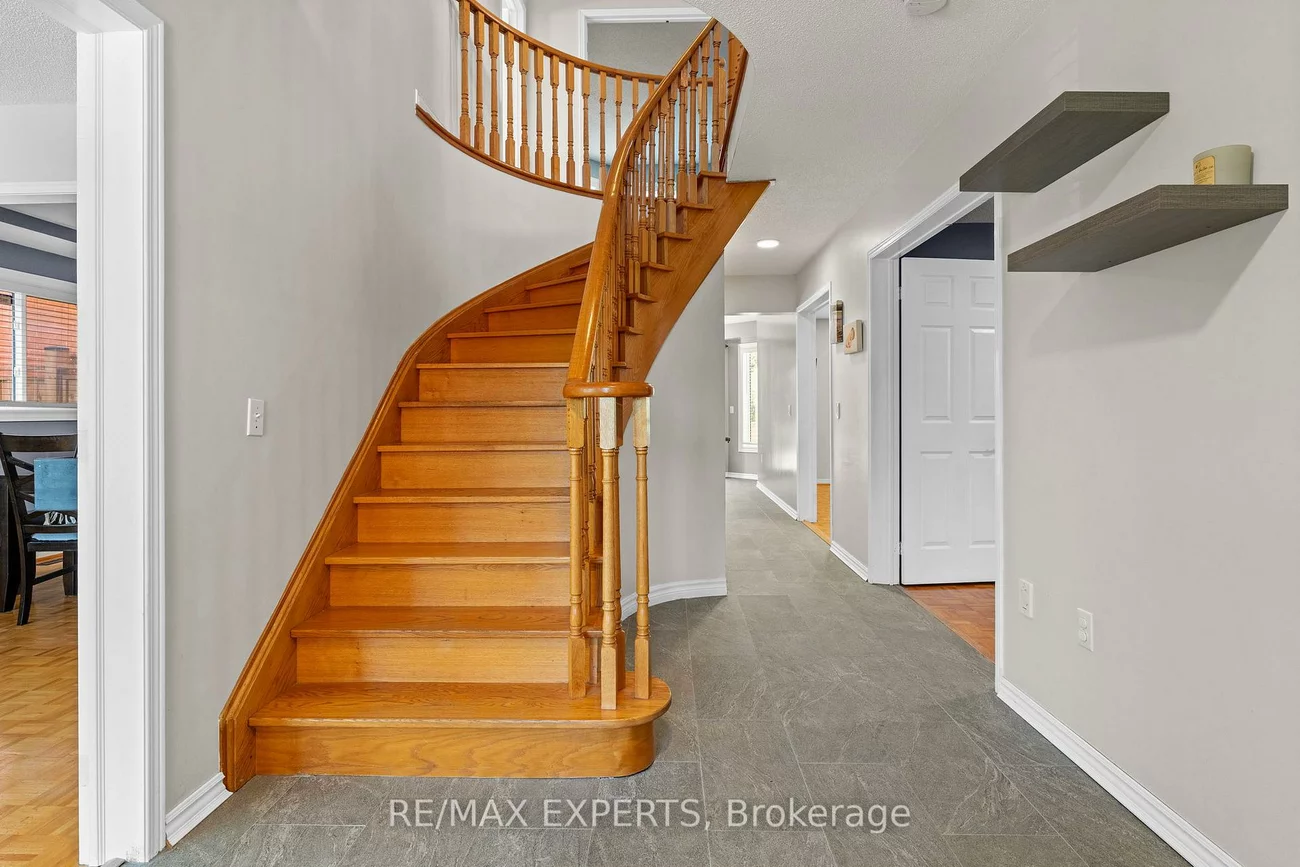 8, Strawberry Hill, Bolton East, Caledon