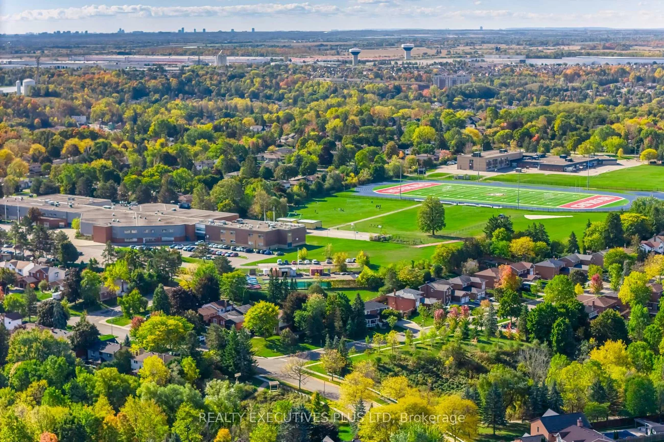 12, Manorwood, Bolton North, Caledon