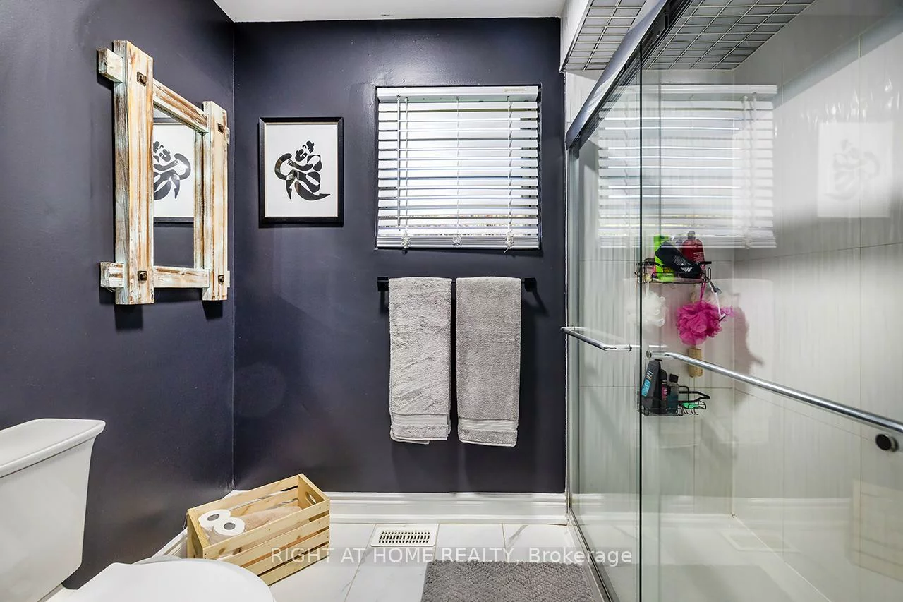 100, Humber Lea, Bolton North, Caledon