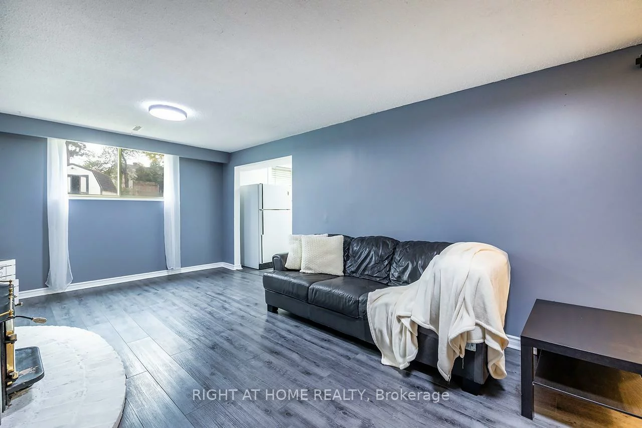 100, Humber Lea, Bolton North, Caledon