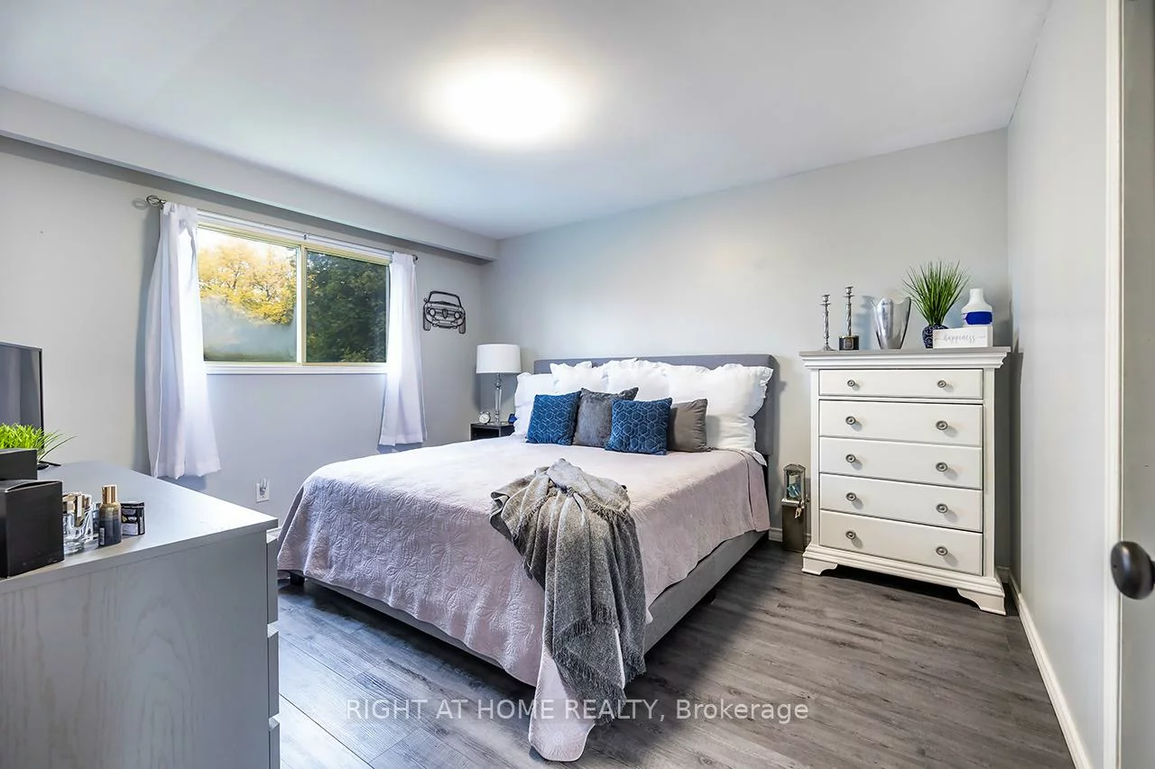 100, Humber Lea, Bolton North, Caledon