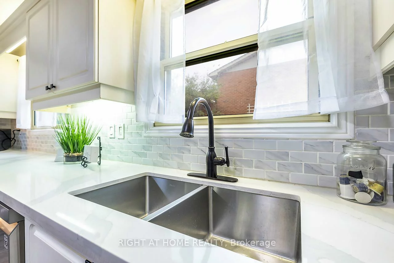 100, Humber Lea, Bolton North, Caledon