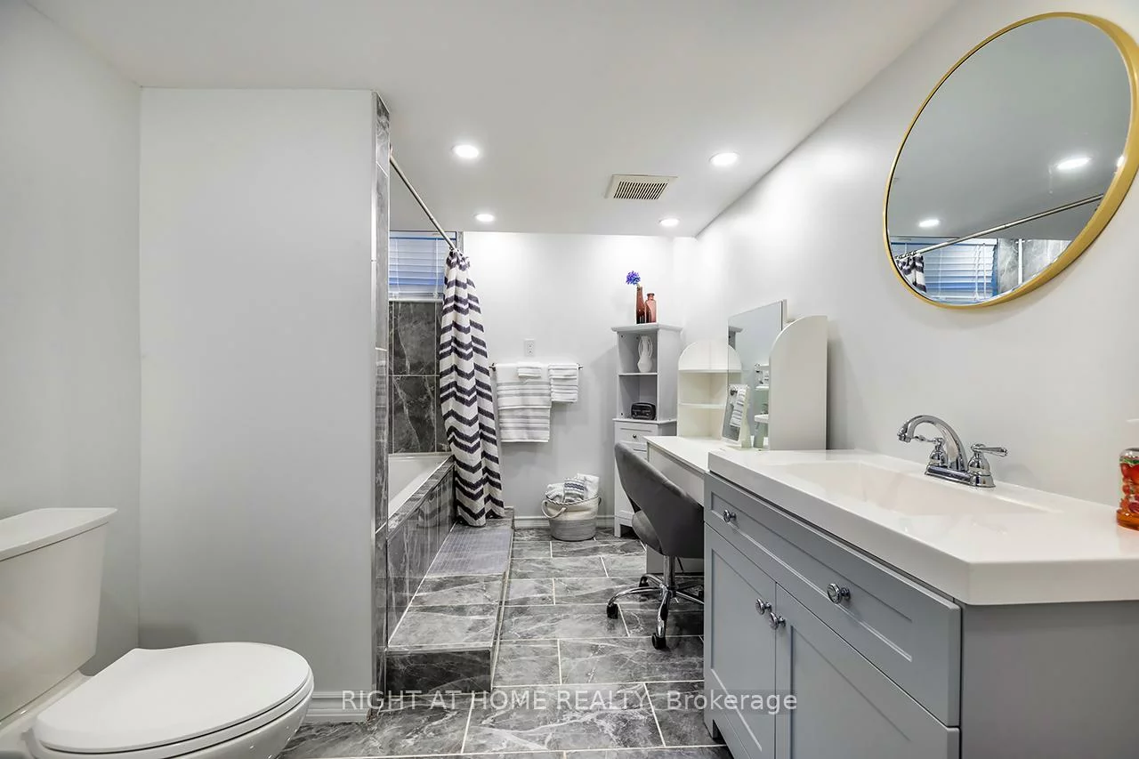 100, Humber Lea, Bolton North, Caledon