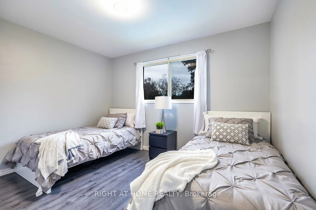 100, Humber Lea, Bolton North, Caledon