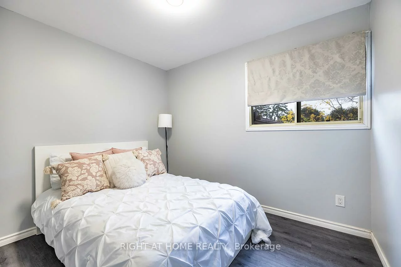 100, Humber Lea, Bolton North, Caledon