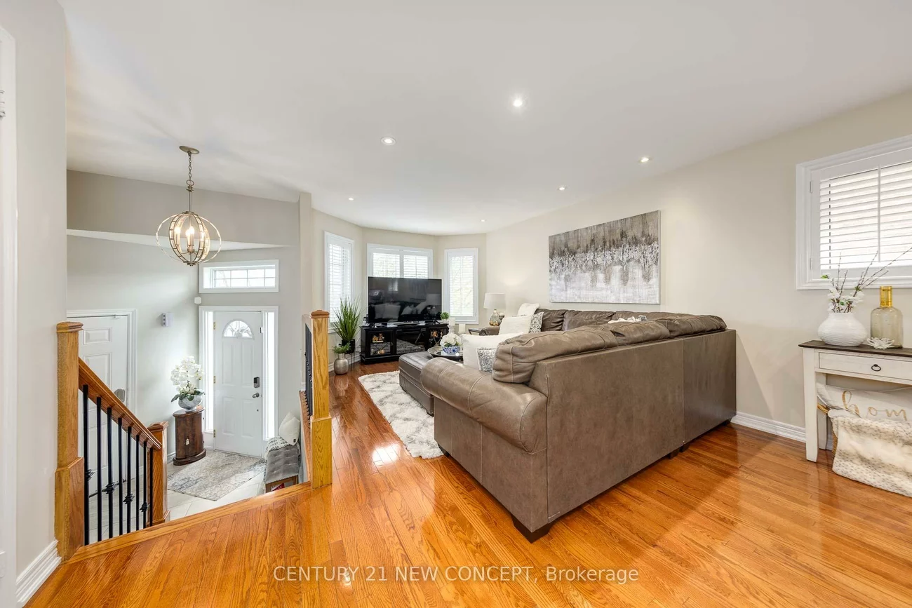 32, Strawberry Hill, Bolton East, Caledon