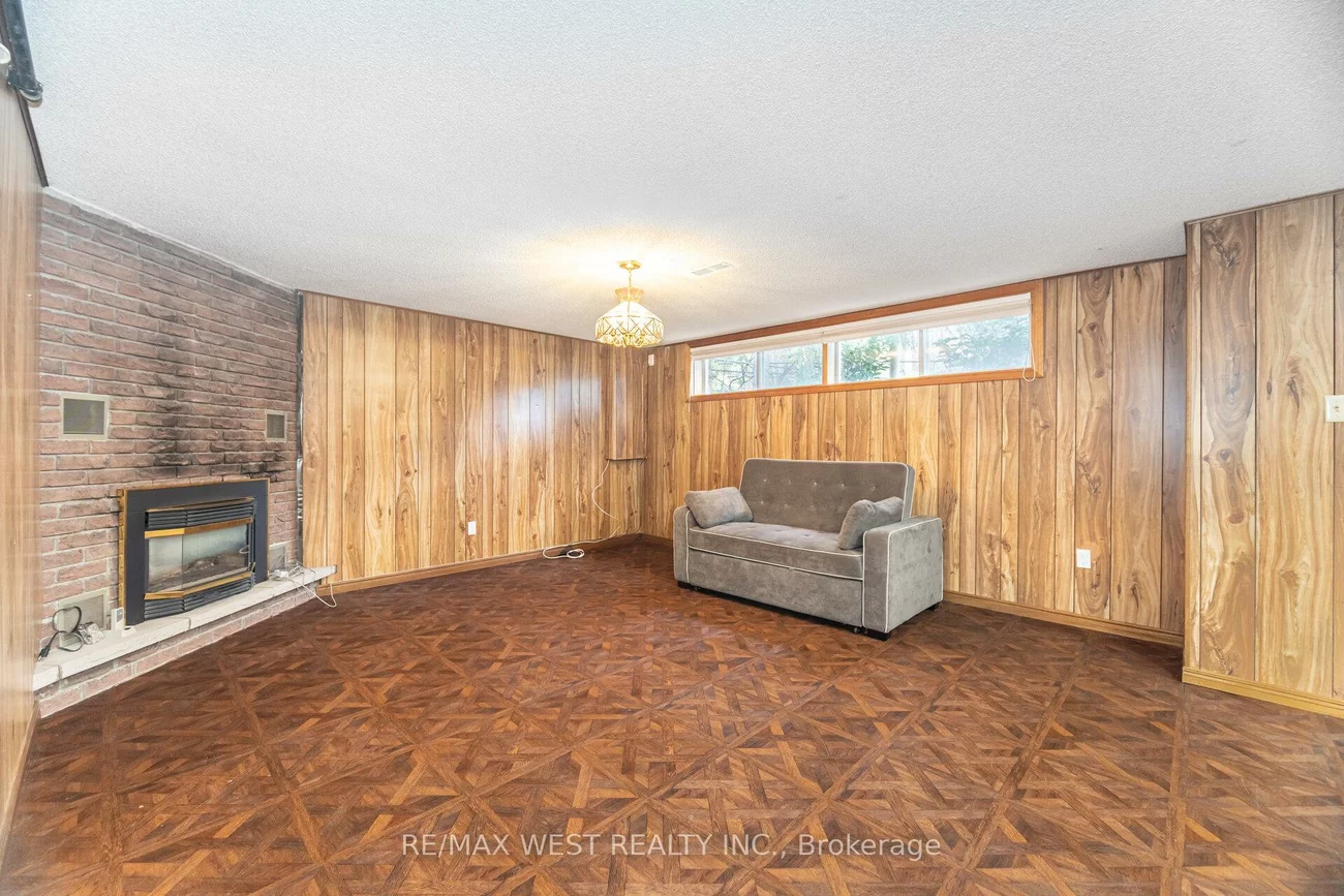 47, Elizabeth, Bolton West, Caledon