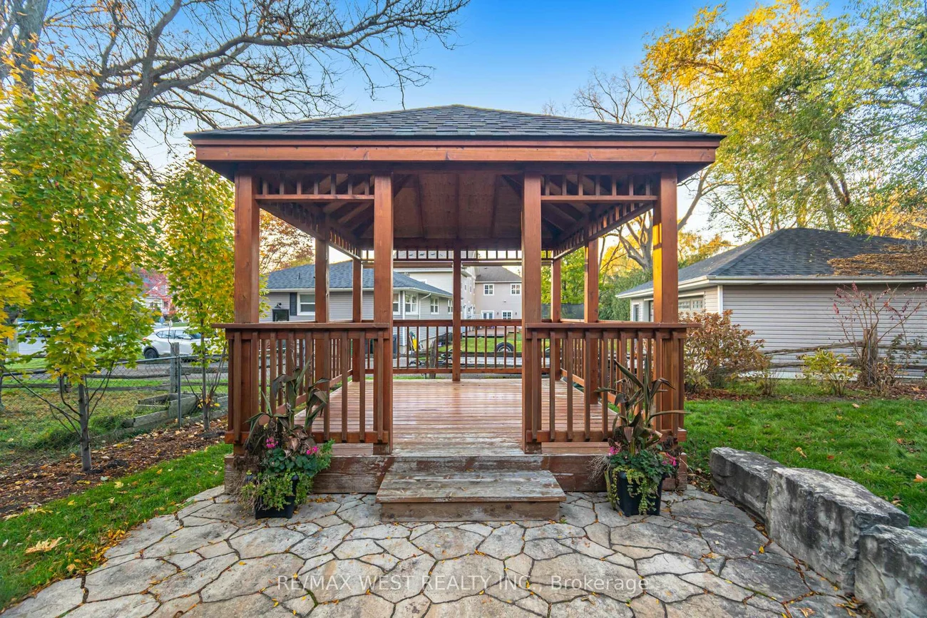 47, Elizabeth, Bolton West, Caledon