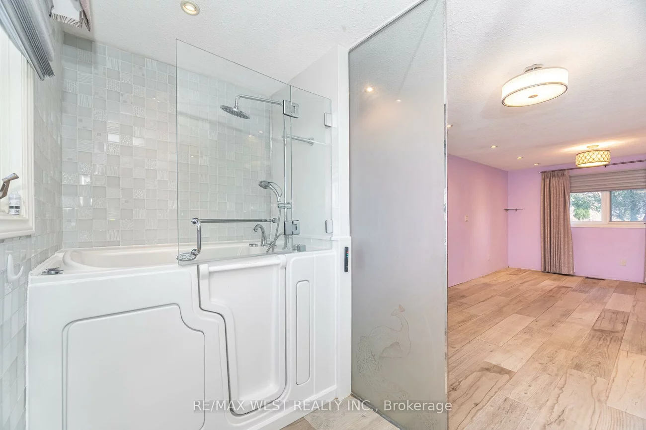 47, Elizabeth, Bolton West, Caledon