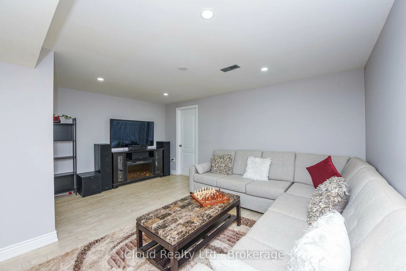 25, Giles, Caledon Village, Caledon