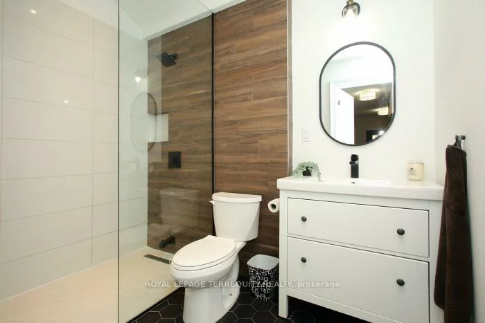 353, Kingsview, Bolton North, Caledon