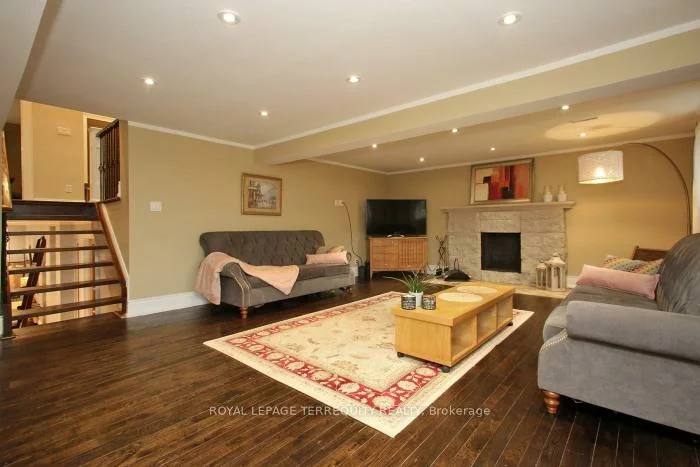 353, Kingsview, Bolton North, Caledon