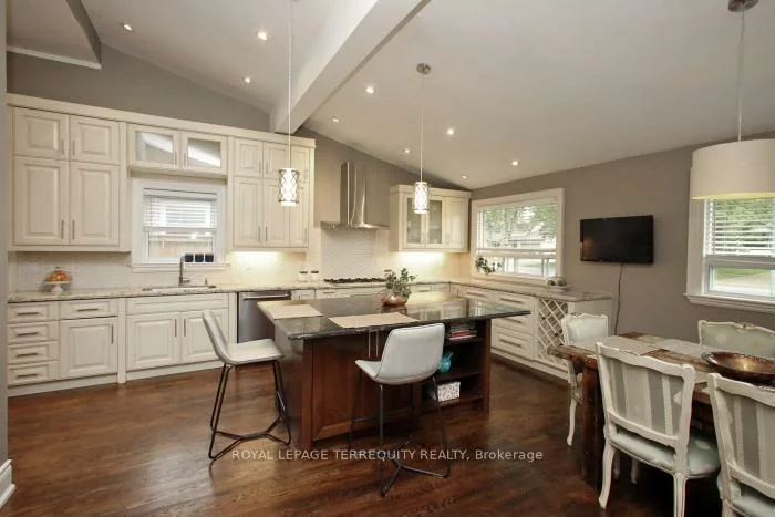 353, Kingsview, Bolton North, Caledon