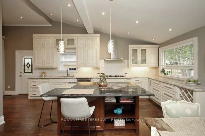 353, Kingsview, Bolton North, Caledon